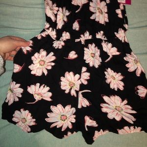 NWT floral romper w/ pockets XS